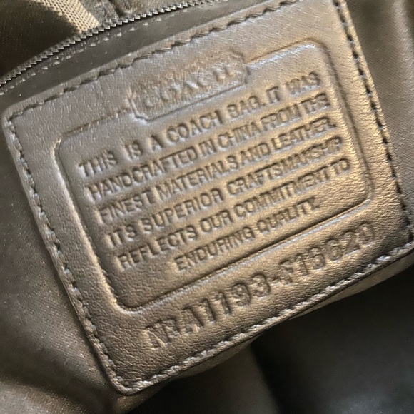 VGUC COACH handbag in black. Medium sized with silver buckles - Picture 4 of 6